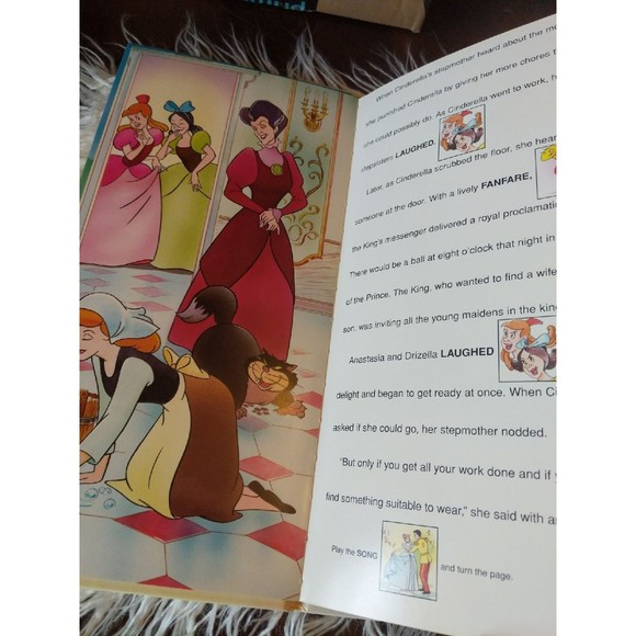 Disney Cinderella Vintage Electronic book plays music! - Picture 8 of 12